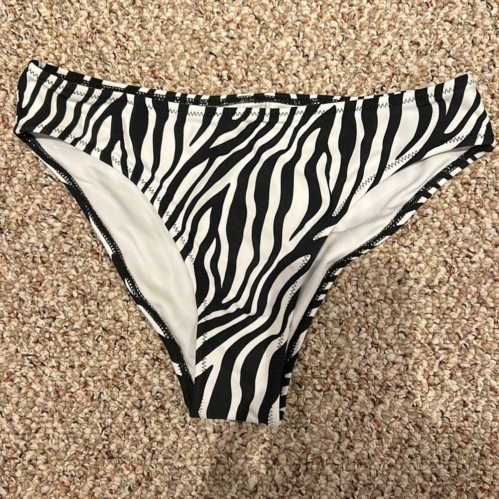 Cupshe bikini - Picture 2 of 4